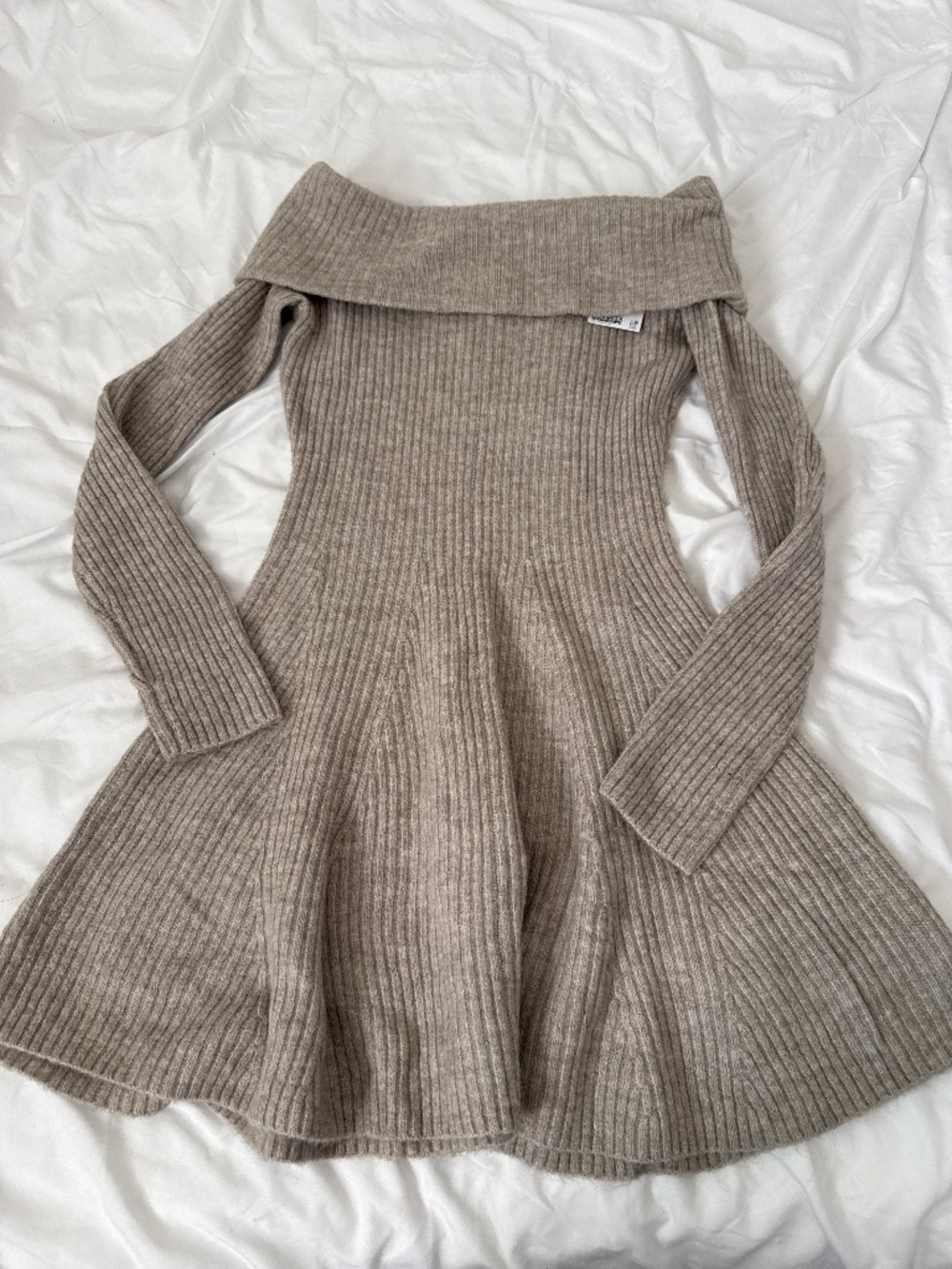 H&M beige off the shoulder sweater dress   size small   details: -NWT -knit  -co